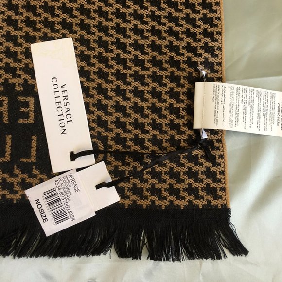 Versace Collection Accessories - NWT VERSACE COLLECTION 100% Wool Scarf Shawl Houndstooth  70"X21" Authentic